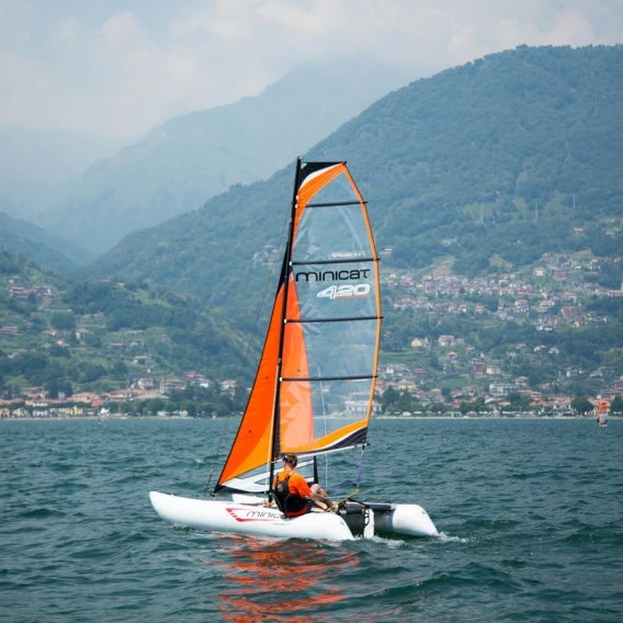MiniCat 420 Evoque Aufblasbarer Katamaran Segelboot